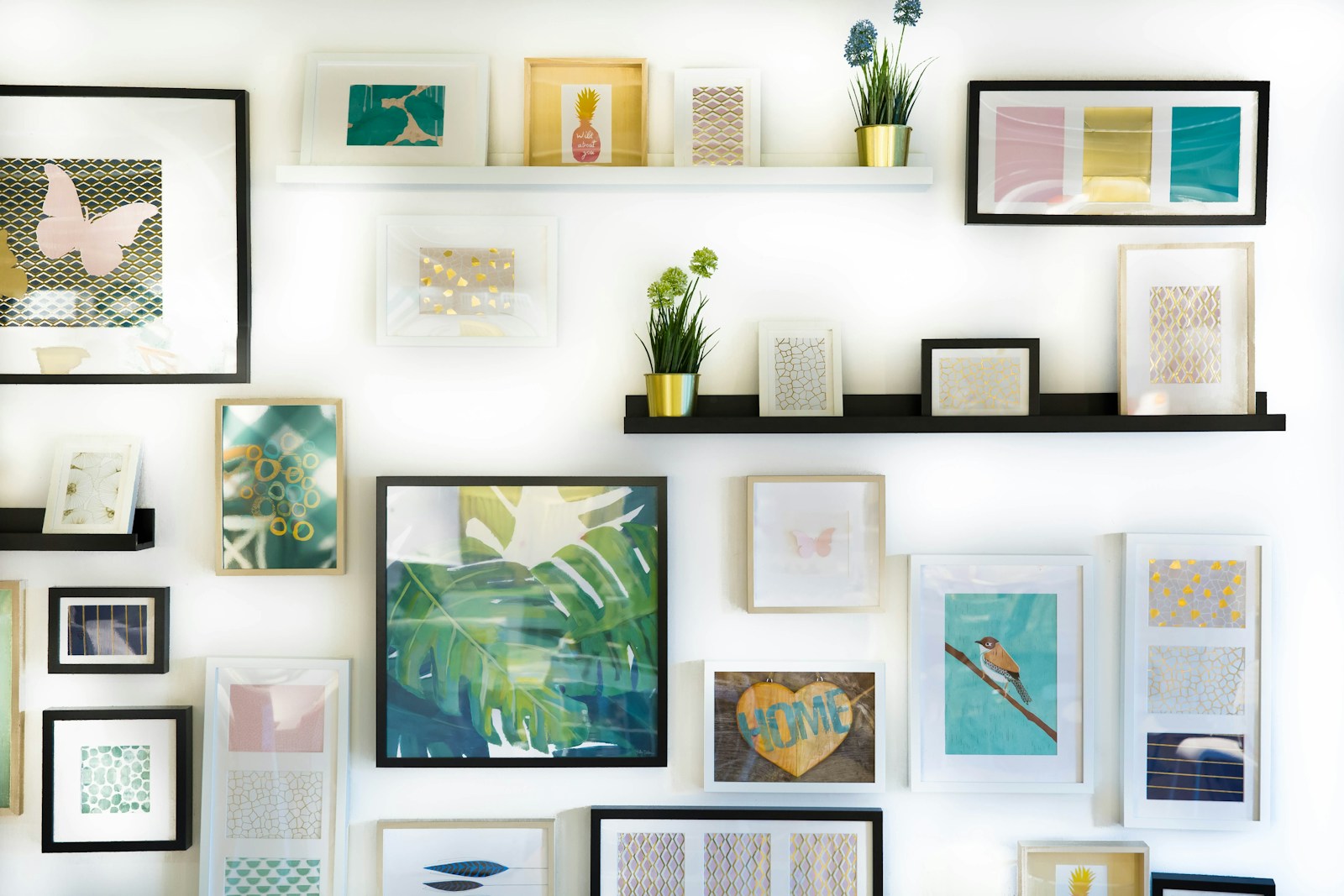Créer un mur de cadres : sublimer votre intérieur